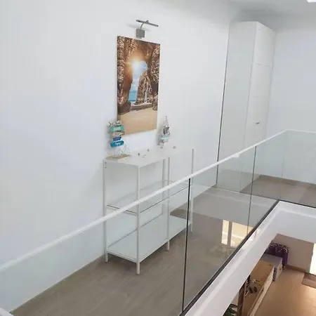 New Luxury With Jacuzzi In Heart Of Lanzarote Feriehus